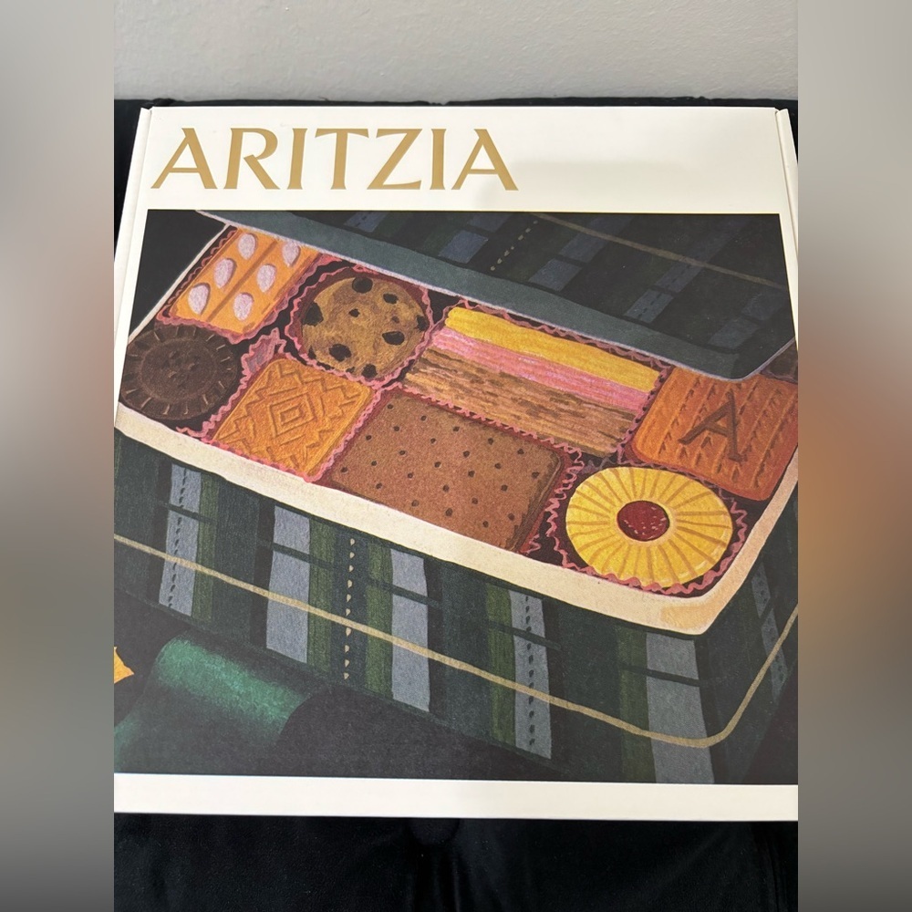 Aritzia Gift Box - Picture 2 of 5